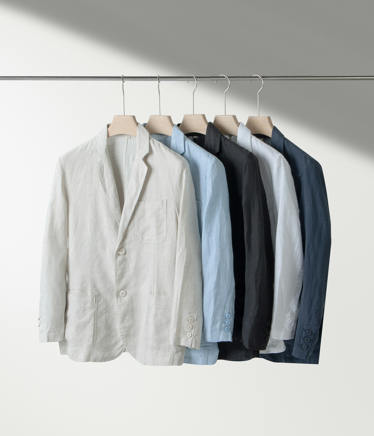 Heren collectie blazers en blouses – Stijlvolle en verfijnde blazers en blouses voor heren, perfect voor elke gelegenheid. Ontdek de ideale mix van casual en formeel, met premium stoffen en een moderne pasvorm.