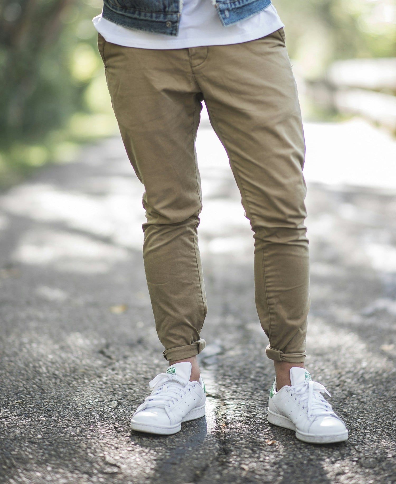Modieuze herenbroeken collectie – Comfortabele en stijlvolle broeken voor elke gelegenheid. Van casual chino’s tot nette pantalons, perfect passend bij elke outfit. Gemaakt van ademende, duurzame materialen voor dagelijks gebruik.