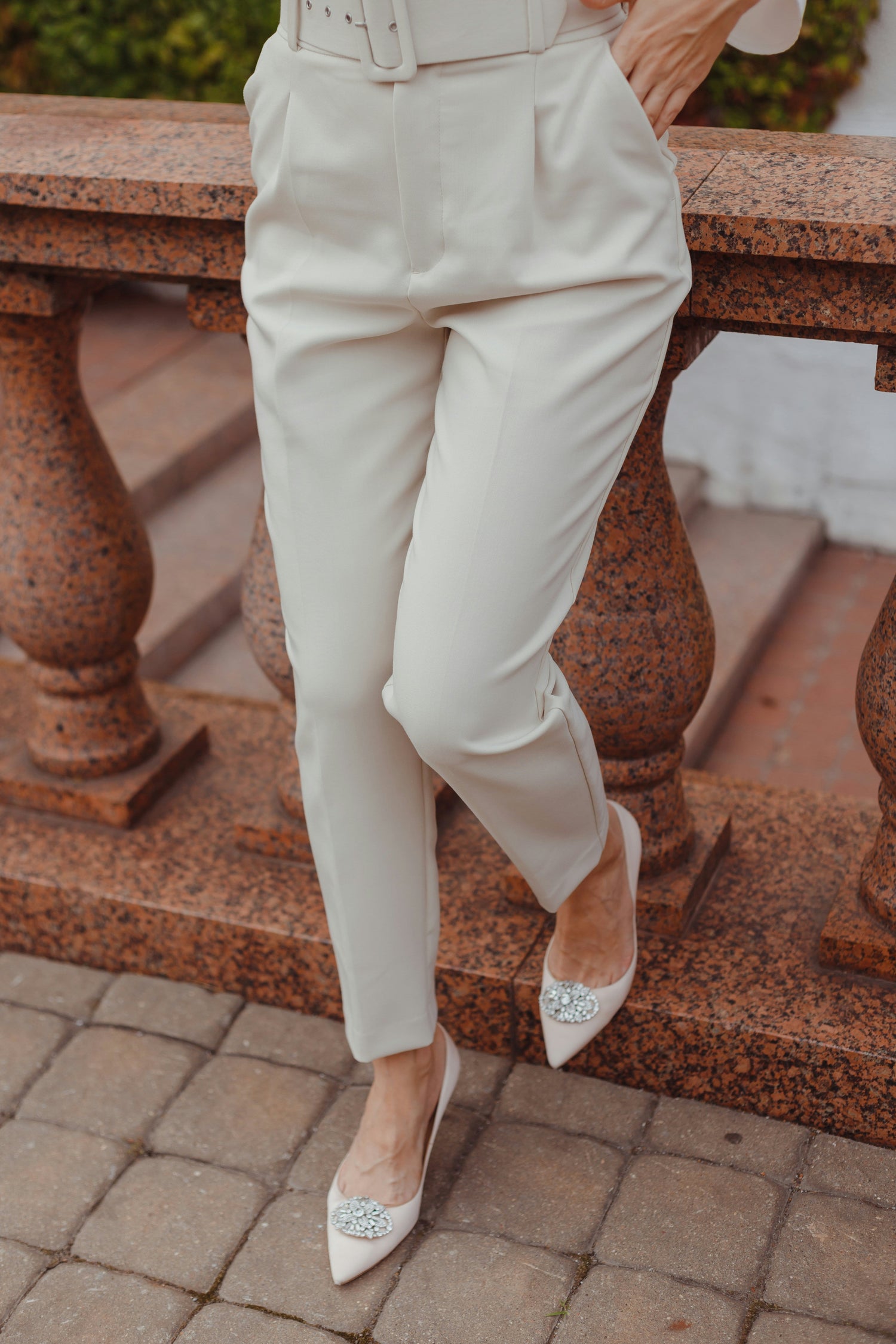 Modieuze broeken en jumpsuits voor dames – Comfortabele pasvormen, hoge taille en elegante designs voor elke gelegenheid. Perfect voor zowel casual als chique outfits.