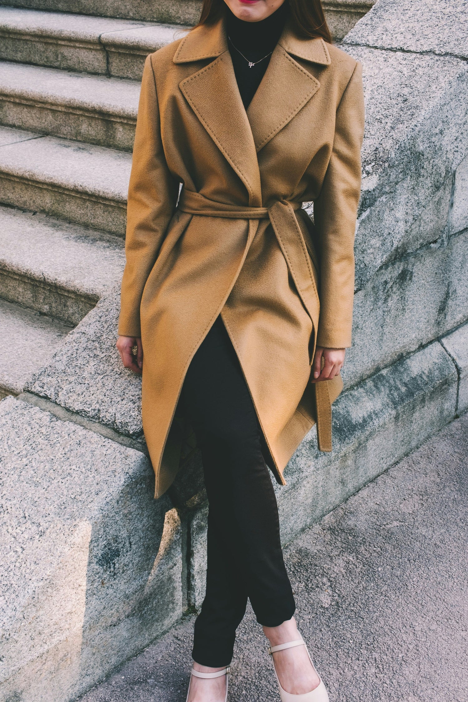 Damescollectie jassen – Stijlvolle en veelzijdige damesjassen voor elk seizoen, met elegante pasvormen, modieuze details en hoogwaardige materialen. Perfect voor een trendy en comfortabele look, zowel casual als chic.