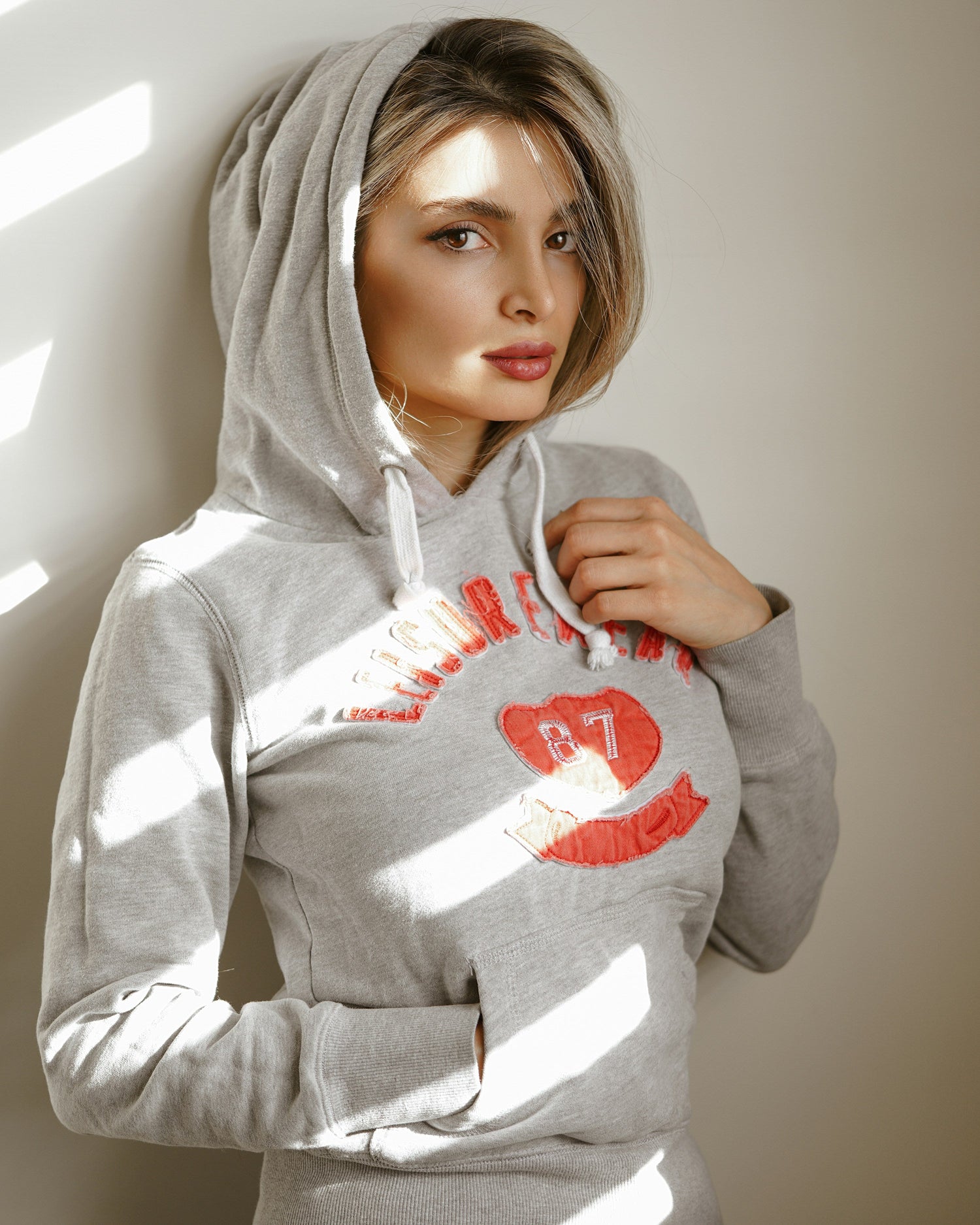 Warme en stijlvolle truien & vesten voor dames – Comfortabele knitwear in modieuze kleuren en designs. Perfect voor herfst, winter en casual outfits met een elegante touch.