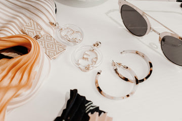 Stijlvolle mode-accessoires collectie – van elegante sieraden tot trendy tassen en sjaals. De perfecte finishing touch voor elke outfit, met oog voor detail en kwaliteit.