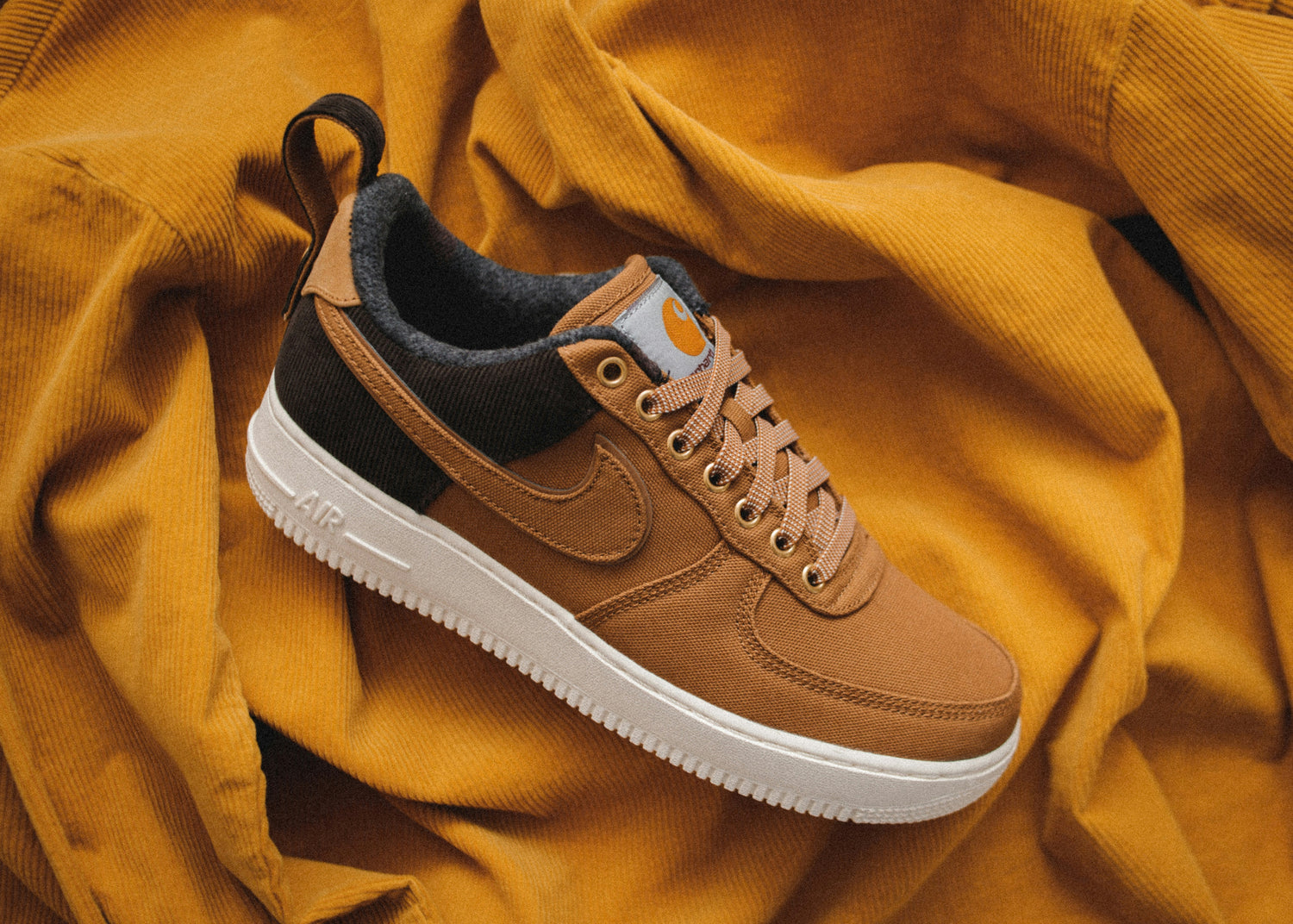 Trendy en comfortabele schoenencollectie – van sportieve sneakers tot stijlvolle sandalen. Perfecte pasvorm, hoogwaardige materialen en geschikt voor elke gelegenheid.