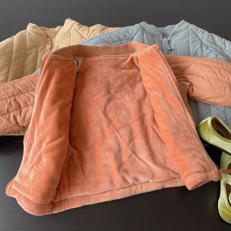 LittleNest kinder winterjas van zacht katoen met stijlvol borduursel – warme, comfortabele pasvorm voor koude dagen en dagelijks gebruik.