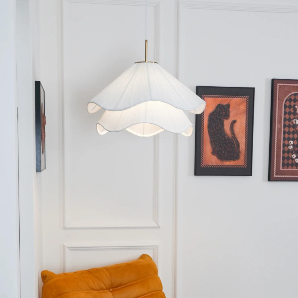 SerenityGlow luxe designlamp met modern en elegant ontwerp – sfeervolle verlichting die stijl en warmte toevoegt aan elke kamer.