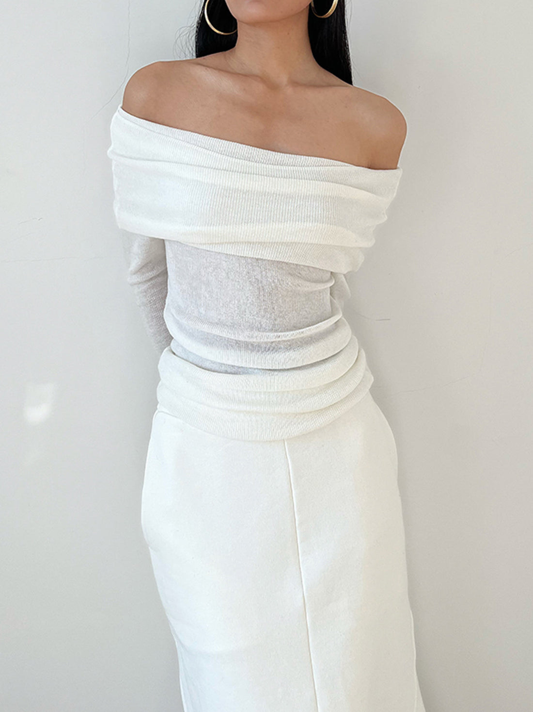 Lorena – Gevouwen off-shoulder top voor dames, stijlvol en elegant met een vrouwelijke touch.