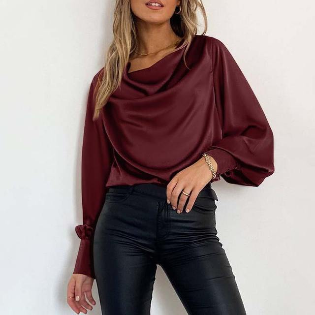 Stijlvolle satijnen oversized dames blouse – Elegante, zachte stof voor een chique en verfijnde look. Perfect voor zowel casual als formele gelegenheden, met een vloeiende pasvorm en luxueuze afwerking.