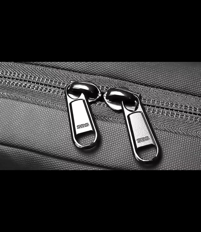 Underseater – Zwarte Lichtgewicht Rugzak – Compact en Ruim Design – Ideaal voor Handbagage, Reizen & Dagelijks Gebruik – Comfortabele Schouderbanden – Waterafstotend Materiaal.