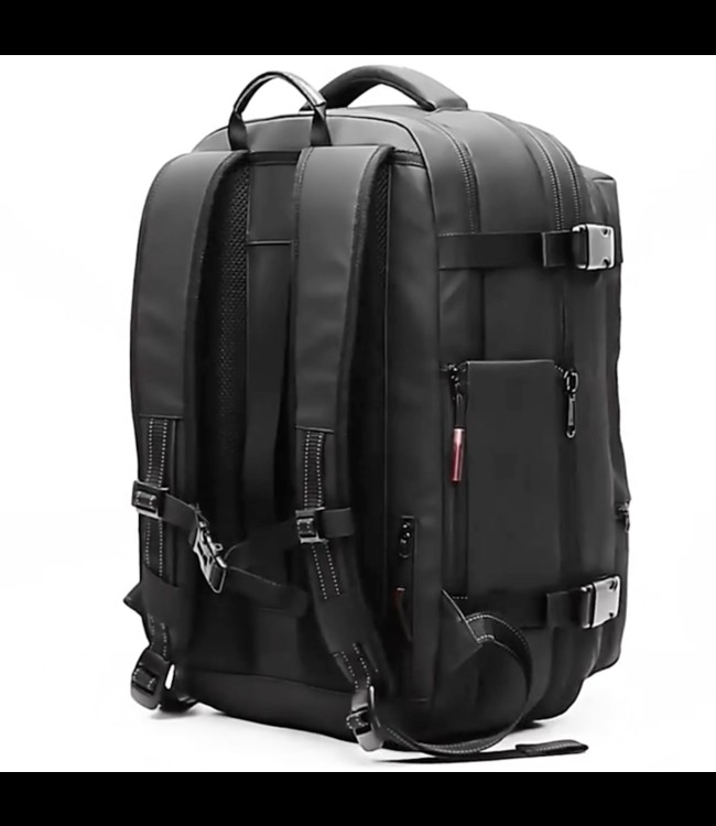 Underseater – Zwarte Lichtgewicht Rugzak – Compact en Ruim Design – Ideaal voor Handbagage, Reizen & Dagelijks Gebruik – Comfortabele Schouderbanden – Waterafstotend Materiaal.