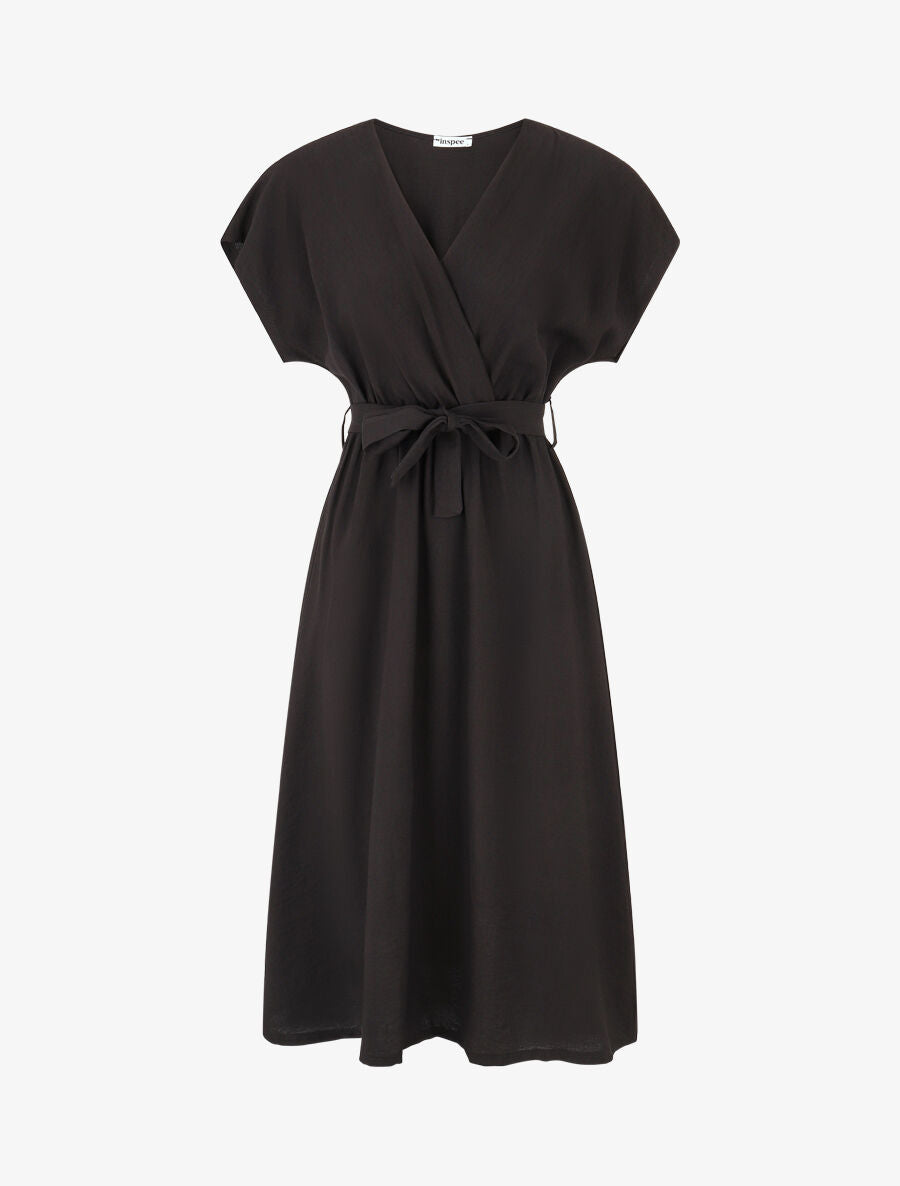 Zwarte lange jurk – tijdloos design met elegante pasvorm, soepel vallende stof en geschikt voor elke gelegenheid.