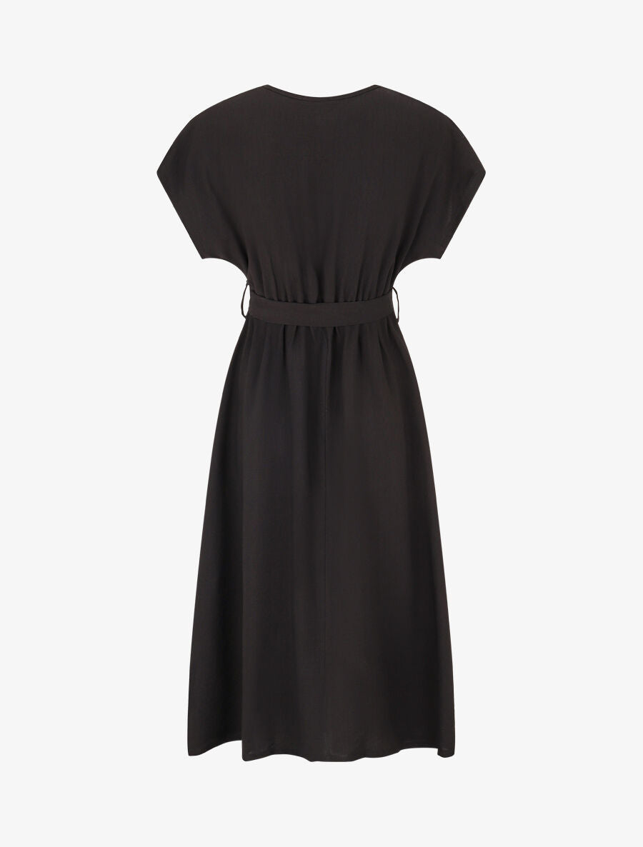 Zwarte lange jurk – tijdloos design met elegante pasvorm, soepel vallende stof en geschikt voor elke gelegenheid.