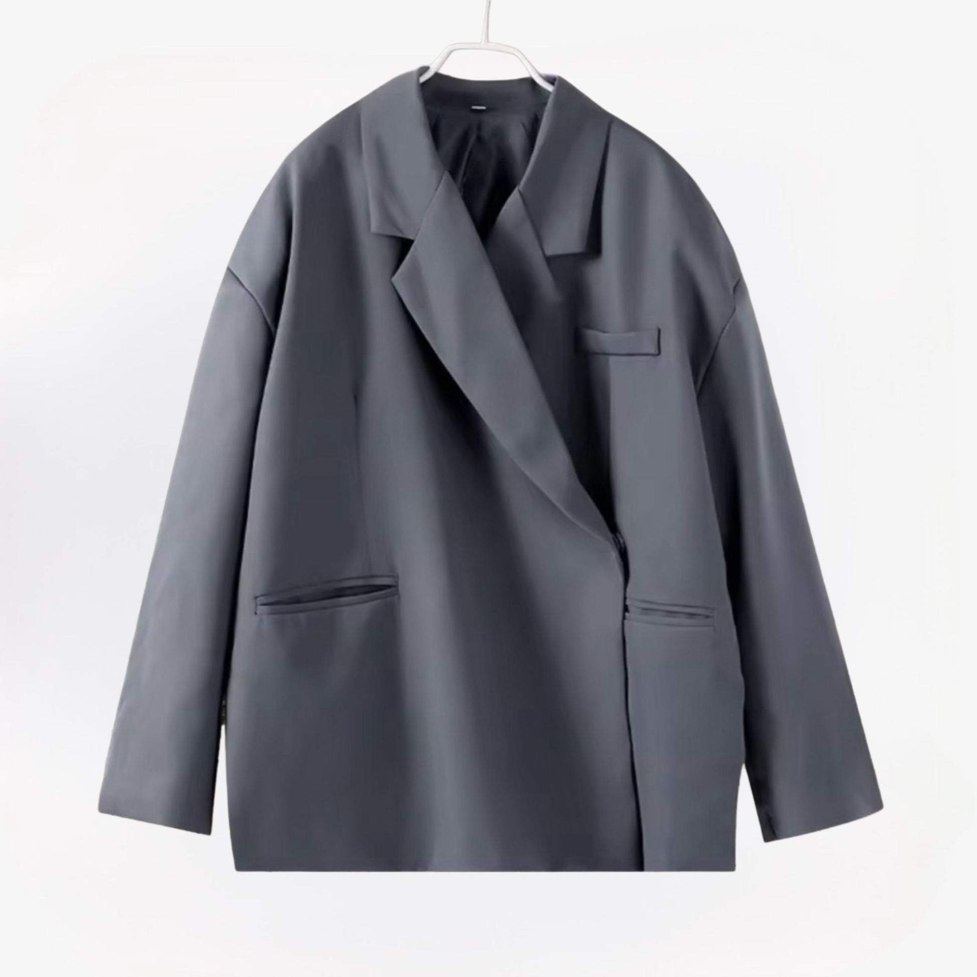 Mila oversized dames blazer met stijlvolle pasvorm, gemaakt van zachte en hoogwaardige stof – moderne, effortless look voor zowel casual als zakelijke outfits.