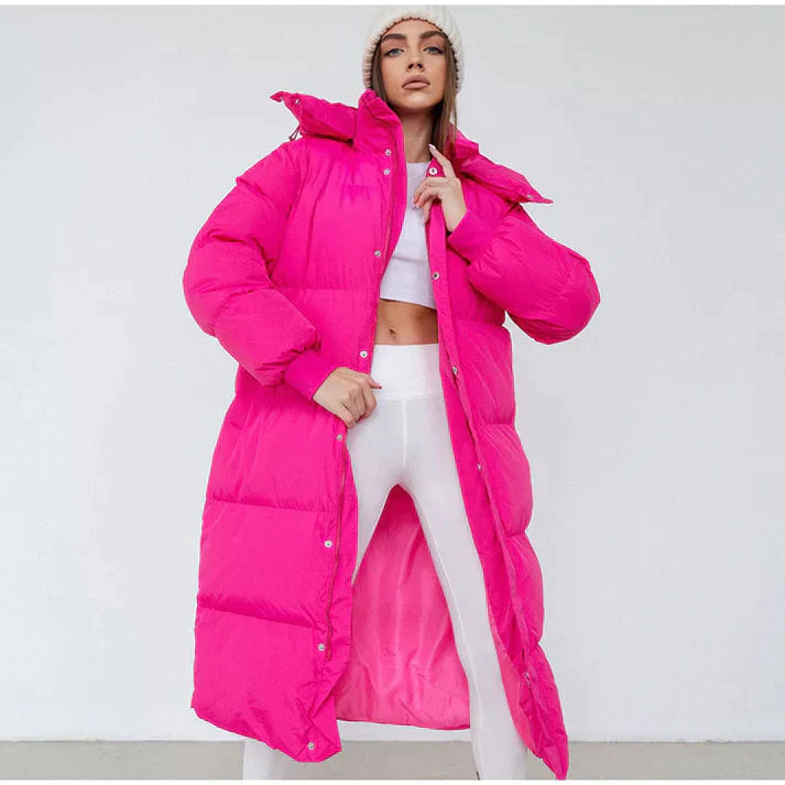 Lange comfortabele pufferjas voor dames met gewatteerde voering en capuchon – ideaal voor koude dagen.