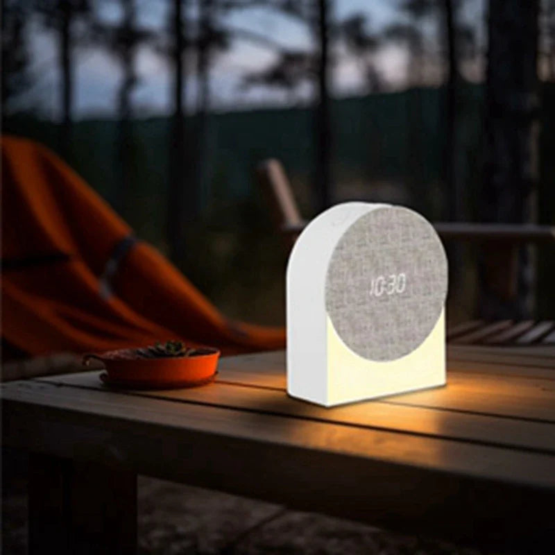 GlowTime digitale wekker met Bluetooth en nachtlampje – modern design, draadloze verbinding en zachte verlichting voor een rustgevende sfeer.