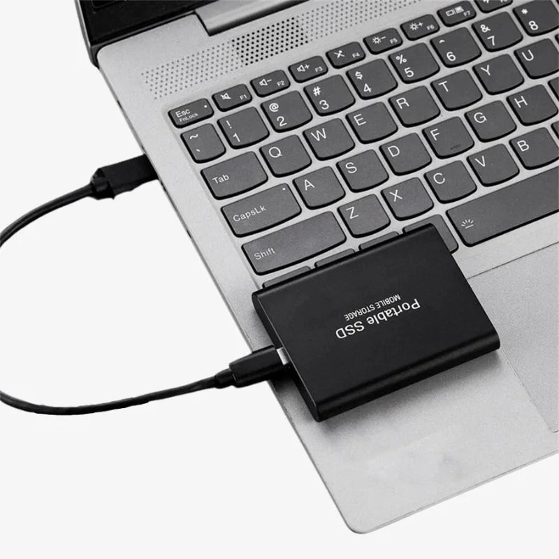 UltraDrive Externe SSD – Supersnelle en betrouwbare opslagoplossing in capaciteiten van 16TB, 8TB, 4TB, 2TB en 1TB, ideaal voor grote bestanden en snelle gegevensoverdracht.