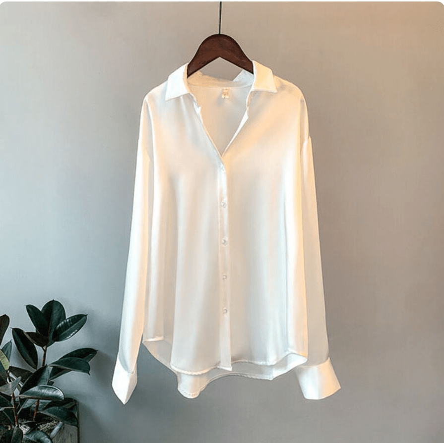 Camicia – Luxe satijnen blouse voor dames, met een vloeiende pasvorm en verfijnde glans voor een elegante look.