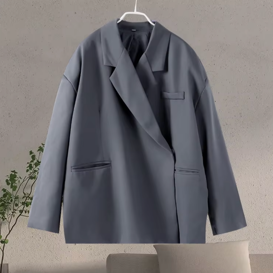 Mila oversized dames blazer met stijlvolle pasvorm, gemaakt van zachte en hoogwaardige stof – moderne, effortless look voor zowel casual als zakelijke outfits.