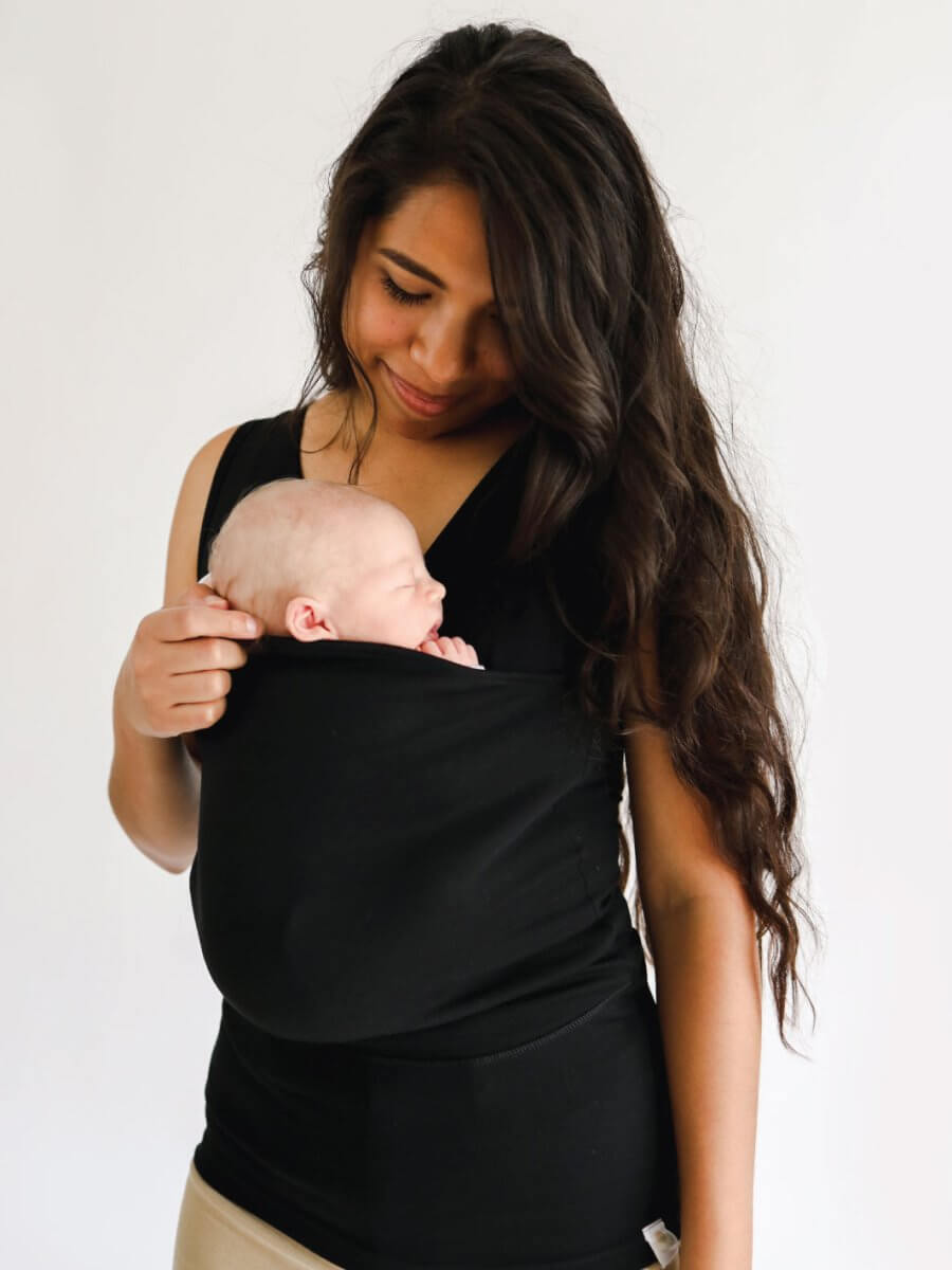 SnugNest draagshirt – innovatief unisex shirt dat ouder en baby dichtbij houdt, ergonomisch design van ademende stof voor comfort en bonding.