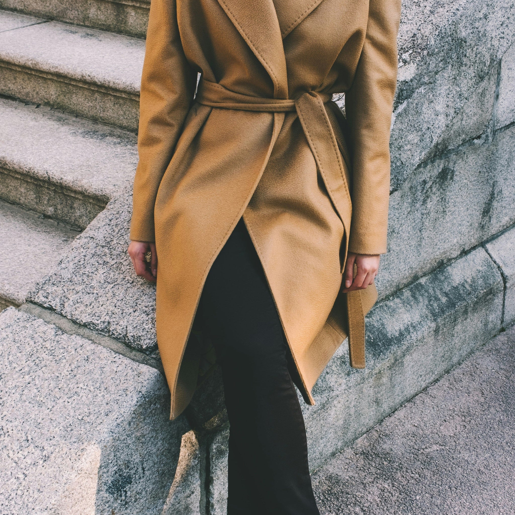 Damescollectie jassen – Stijlvolle en veelzijdige damesjassen voor elk seizoen, met elegante pasvormen, modieuze details en hoogwaardige materialen. Perfect voor een trendy en comfortabele look, zowel casual als chic.
