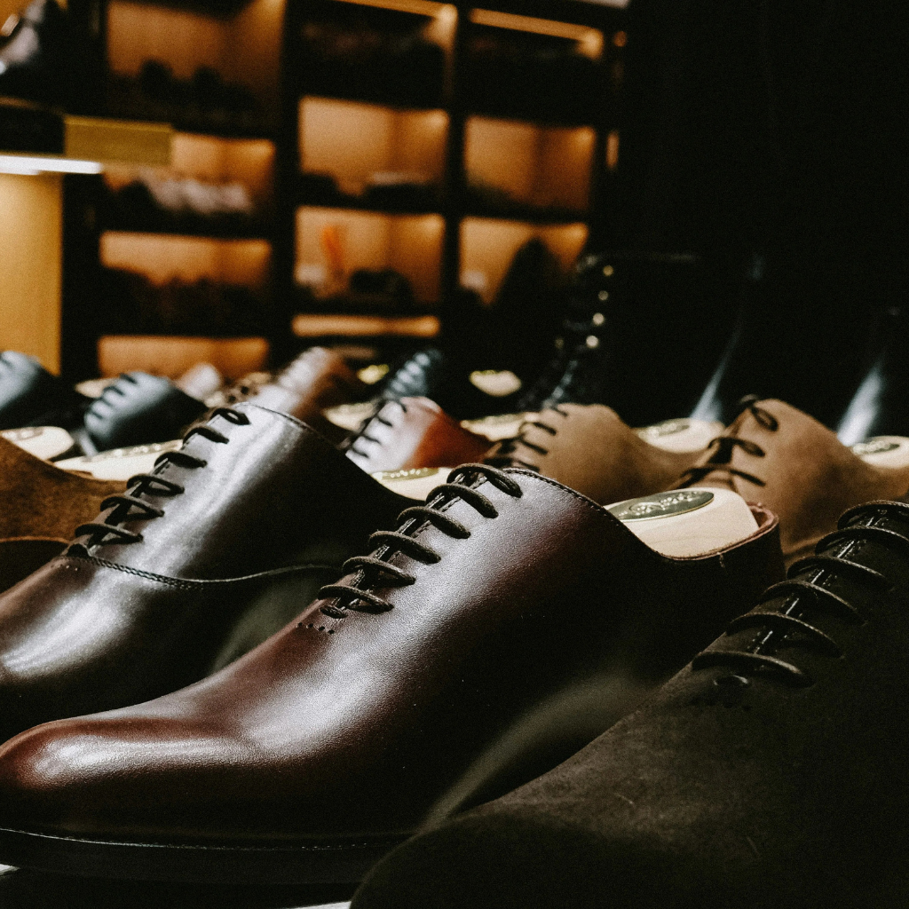 Trendy en comfortabele schoenencollectie – van sportieve sneakers tot stijlvolle sandalen. Perfecte pasvorm, hoogwaardige materialen en geschikt voor elke gelegenheid.