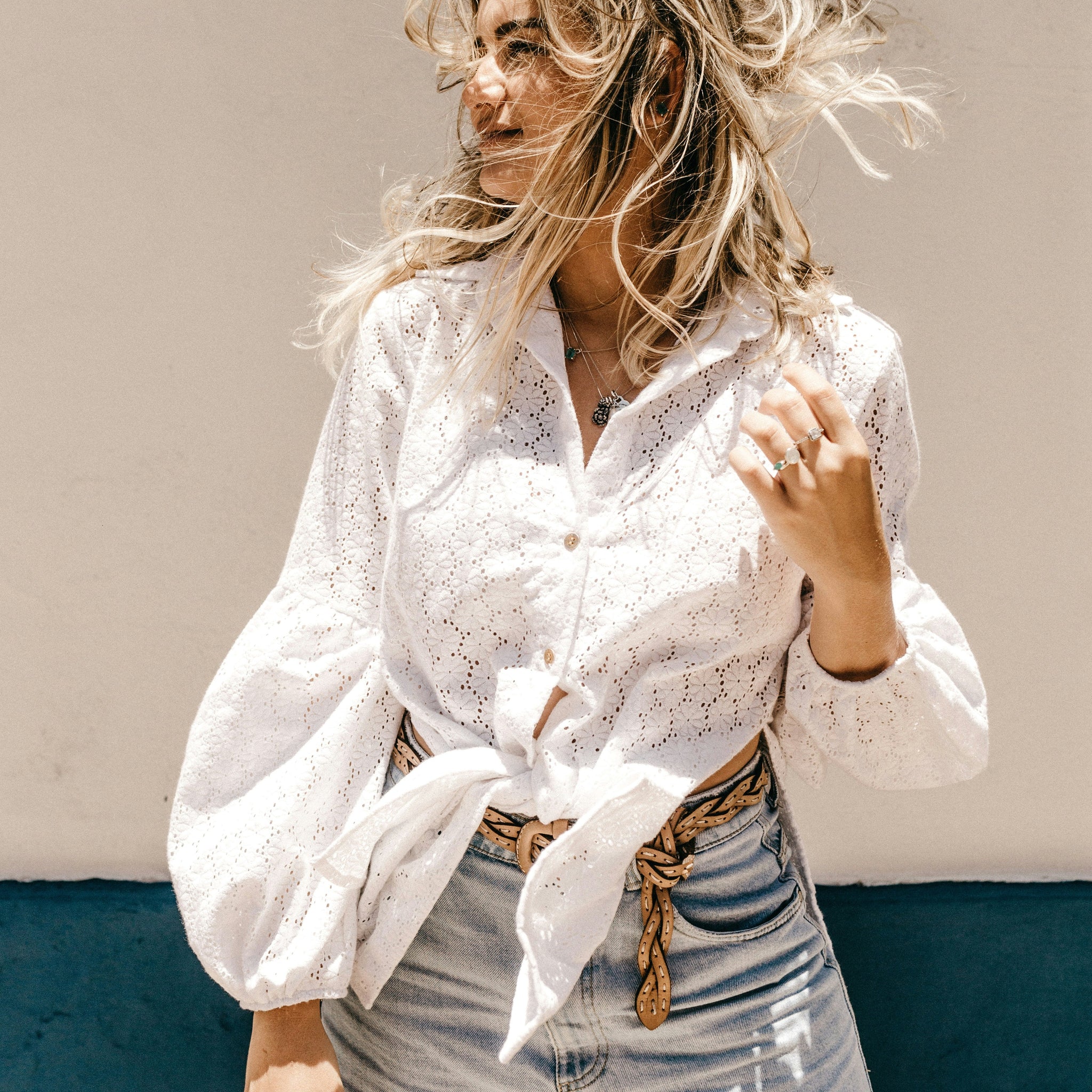 Dames shirts & Tops collectie – Stijlvolle en comfortabele T-shirts en tops voor elke gelegenheid. Gemaakt van ademende stoffen, perfect voor casual, zakelijke en elegante looks. Must-have basics en trendy eyecatchers voor elke garderobe.