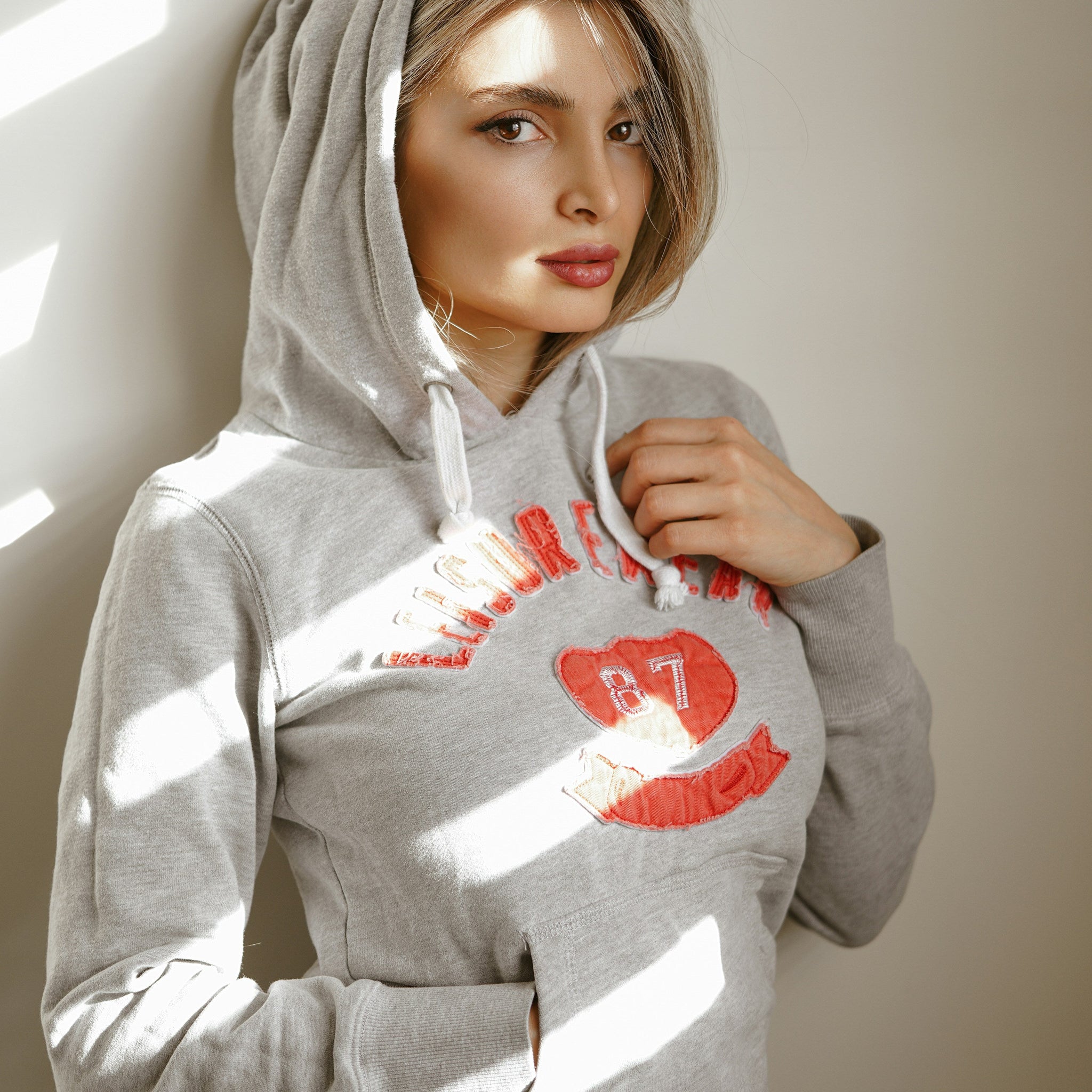 Warme en stijlvolle truien & vesten voor dames – Comfortabele knitwear in modieuze kleuren en designs. Perfect voor herfst, winter en casual outfits met een elegante touch.