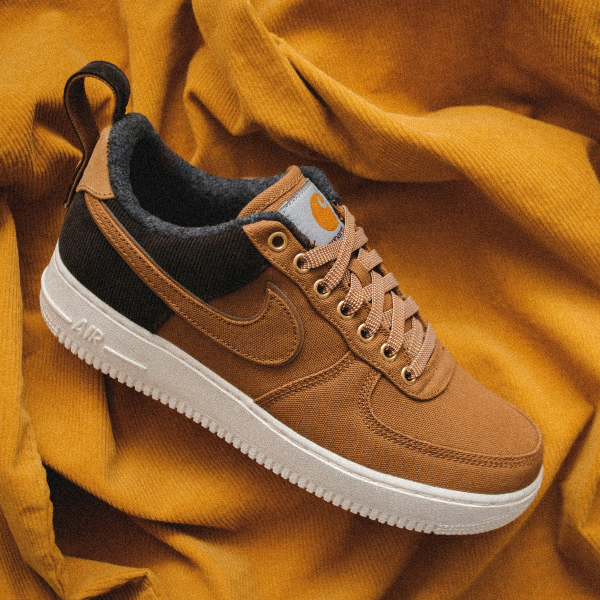 Trendy en comfortabele schoenencollectie – van sportieve sneakers tot stijlvolle sandalen. Perfecte pasvorm, hoogwaardige materialen en geschikt voor elke gelegenheid.