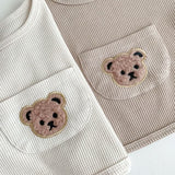 BearHug gebreide trui en broek set met schattig berenmotief voor baby’s – warme, zachte en comfortabele outfit voor dagelijks gebruik en koude dagen.