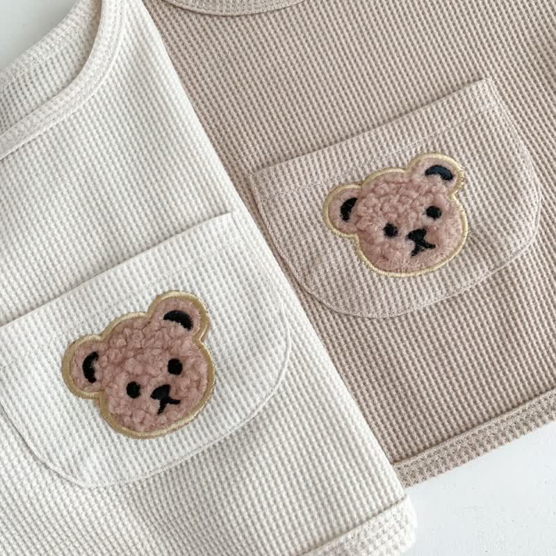 BearHug gebreide trui en broek set met schattig berenmotief voor baby’s – warme, zachte en comfortabele outfit voor dagelijks gebruik en koude dagen.