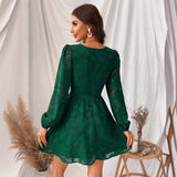 Elegante Kant Mini Jurk met Lange Mouwen en V-Hals