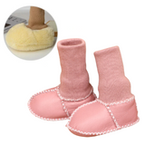 MiniKicks warme en knusse baby slofjes – zachte, gevoerde stof en comfortabele pasvorm voor kleine voetjes.