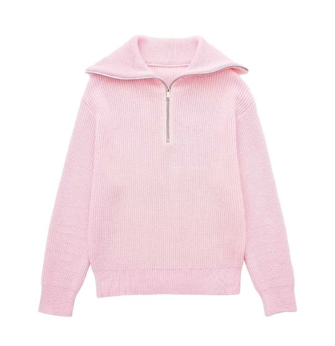 Damestrui met halve rits en wijde kraag, vervaardigd uit een zachte gebreide stof – ideaal voor een casual en comfortabele look.