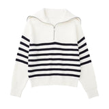 Damestrui met halve rits en wijde kraag, vervaardigd uit een zachte gebreide stof – ideaal voor een casual en comfortabele look.