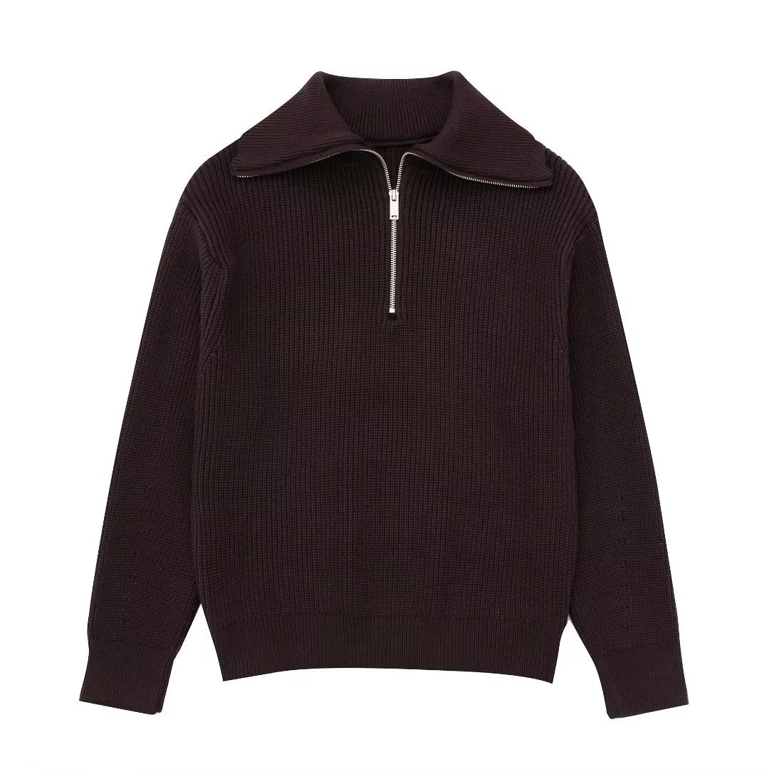 Damestrui met halve rits en wijde kraag, vervaardigd uit een zachte gebreide stof – ideaal voor een casual en comfortabele look.