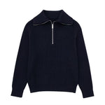 Damestrui met halve rits en wijde kraag, vervaardigd uit een zachte gebreide stof – ideaal voor een casual en comfortabele look.