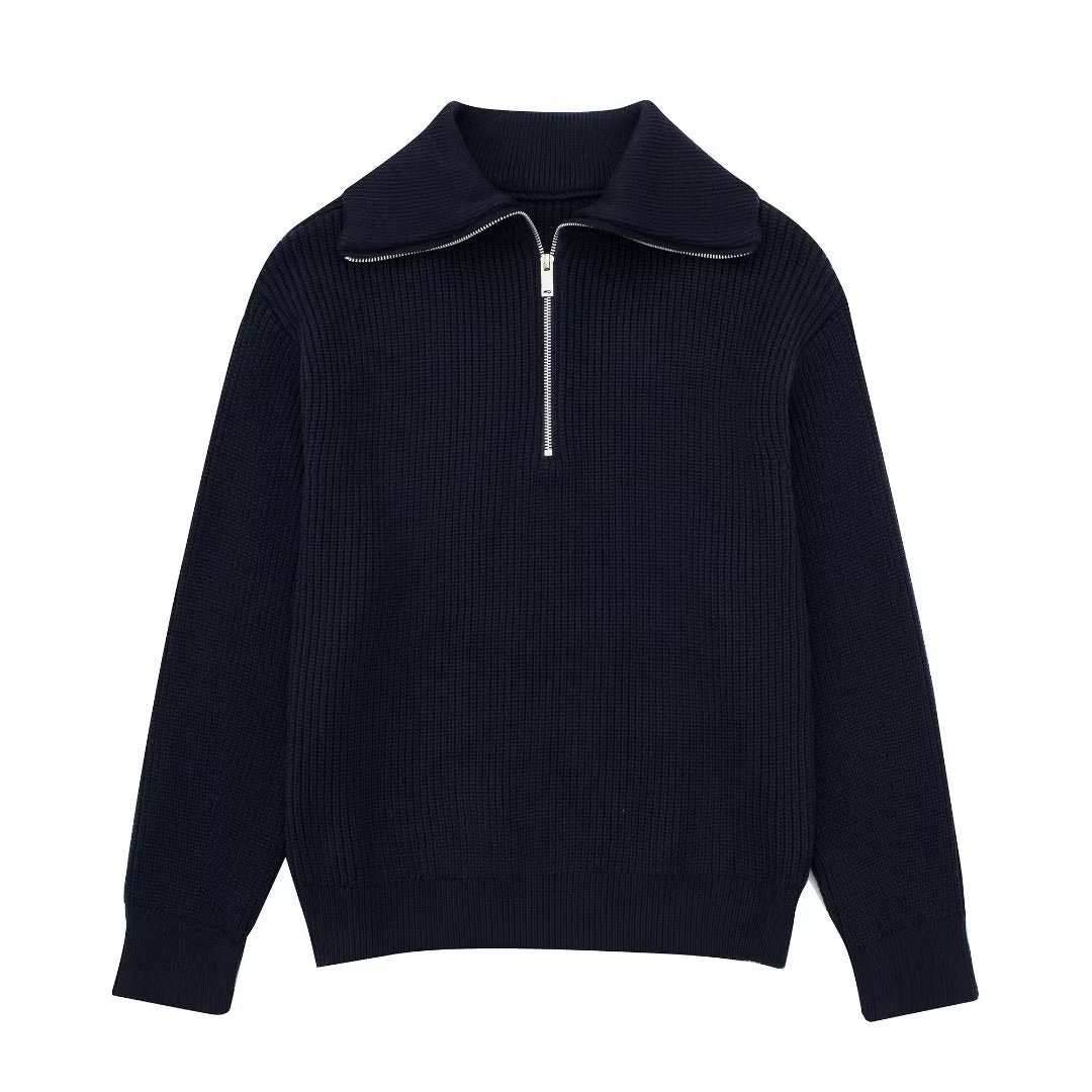 Damestrui met halve rits en wijde kraag, vervaardigd uit een zachte gebreide stof – ideaal voor een casual en comfortabele look.