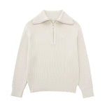 Damestrui met halve rits en wijde kraag, vervaardigd uit een zachte gebreide stof – ideaal voor een casual en comfortabele look.