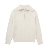 Damestrui met halve rits en wijde kraag, vervaardigd uit een zachte gebreide stof – ideaal voor een casual en comfortabele look.