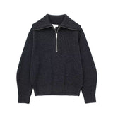 Damestrui met halve rits en wijde kraag, vervaardigd uit een zachte gebreide stof – ideaal voor een casual en comfortabele look.