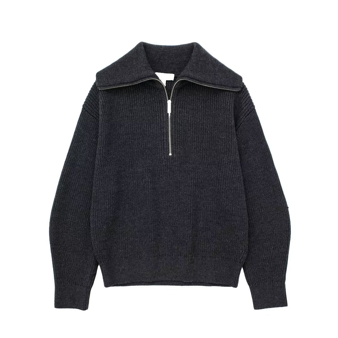 Damestrui met halve rits en wijde kraag, vervaardigd uit een zachte gebreide stof – ideaal voor een casual en comfortabele look.