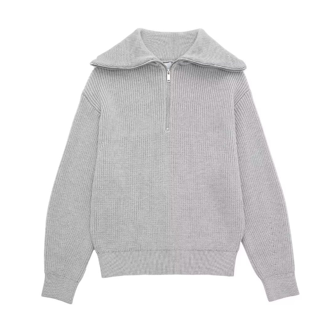 Damestrui met halve rits en wijde kraag, vervaardigd uit een zachte gebreide stof – ideaal voor een casual en comfortabele look.