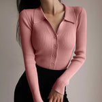 Martens stijlvolle polo met lange mouwen en knopen voor dames – Elegante en tijdloze polo, perfect voor een casual en chique look. Met knoopdetails en een comfortabele pasvorm, ideaal voor dagelijkse outfits en een verfijnde uitstraling.
