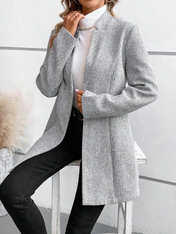 Klassieke halflange jas voor dames – elegant en tijdloos ontwerp met zachte voering, perfecte pasvorm en stijlvolle afwerking voor dagelijks comfort.