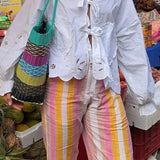 Dames top met elegante pofmouwen en verfijnde lintsluiting voor een vrouwelijke look.