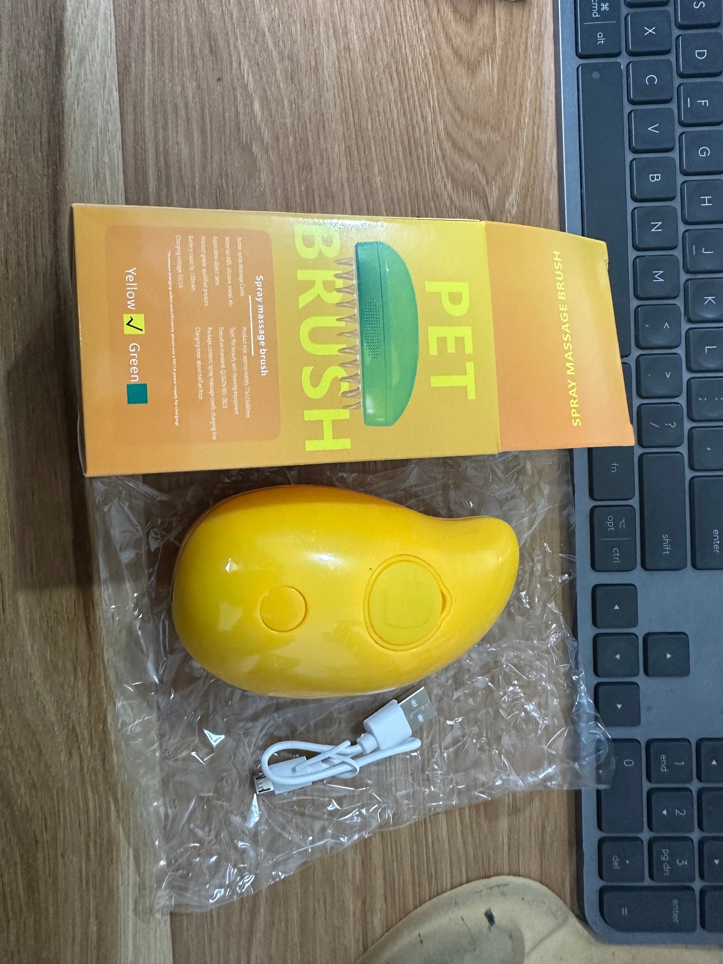 3-in-1 Elektrische Stoomborstel voor katten en honden – Oplaadbare borstel met stoomfunctie voor het effectief verwijderen van losse haren, vuil en klitten, ideaal voor een glanzende en verzorgde vacht.