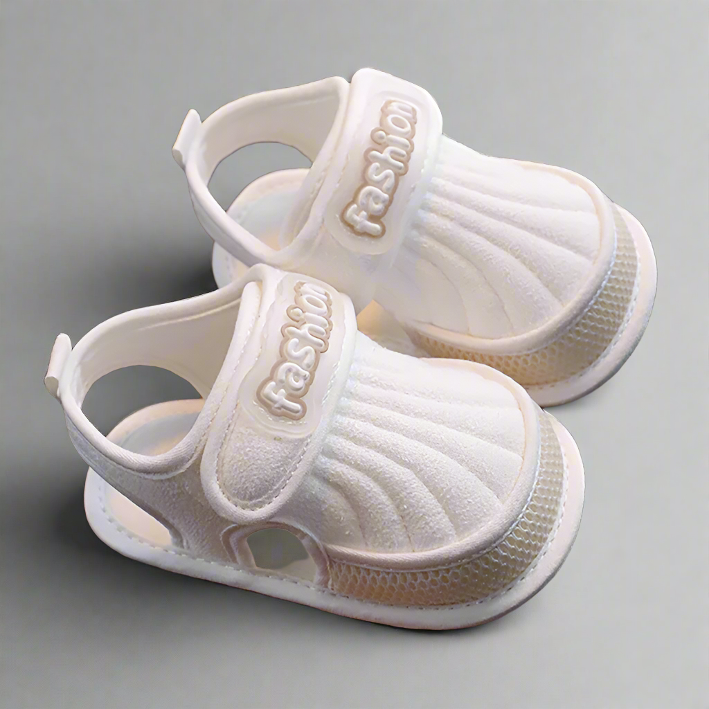 HappyFeet baby zomersandalen – lichtgewicht, ademend materiaal met antislipzool voor veilige en comfortabele eerste stapjes.