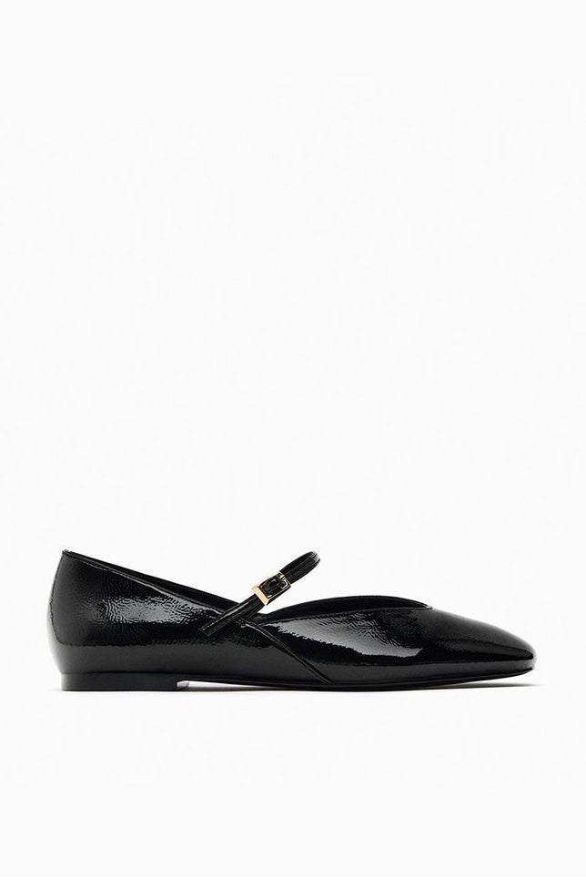 Zwarte Stijlvolle ballerina’s voor dames met een bandje over de voet en een trendy vierkante neus, perfect voor zowel casual als chique looks.