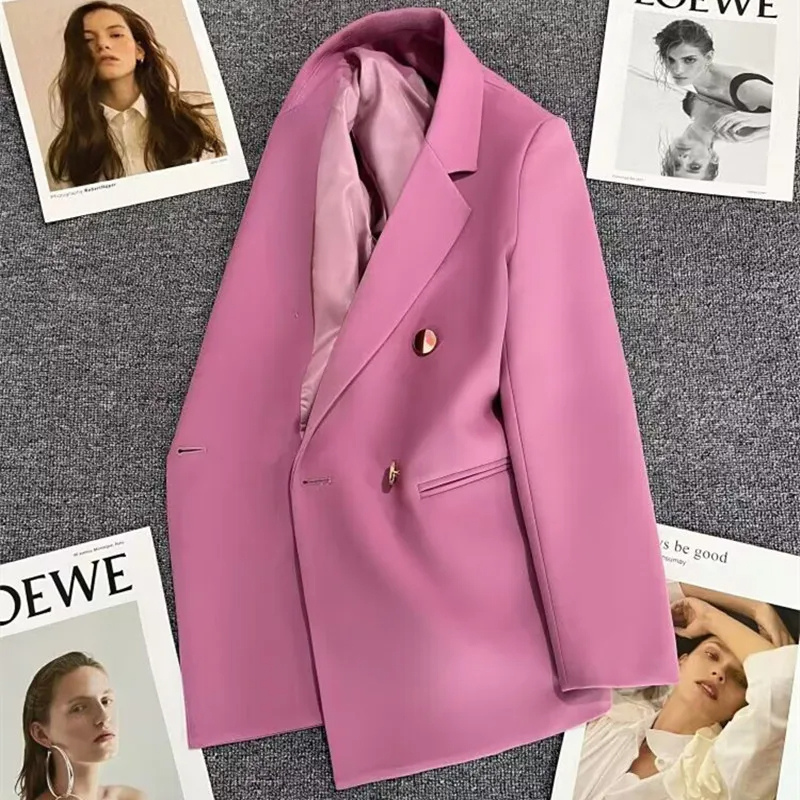 Yara – Lange dames blazer met knoopsluiting, stijlvolle en professionele uitstraling, ideaal voor kantoor, formele events of een modieuze streetstyle look.