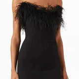 Mini Jurk met Verenafwerking en Off-Shoulder Halslijn