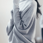 Elegante off-shoulder damestrui in een zachte stof, met lange mouwen en een flatterende pasvorm – ideaal voor een stijlvolle en vrouwelijke look.